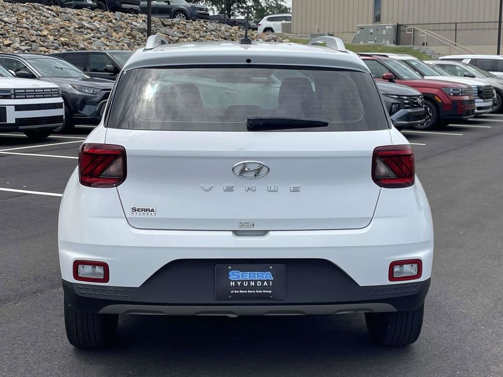 Used 2024 White Hyundai SEL image 4