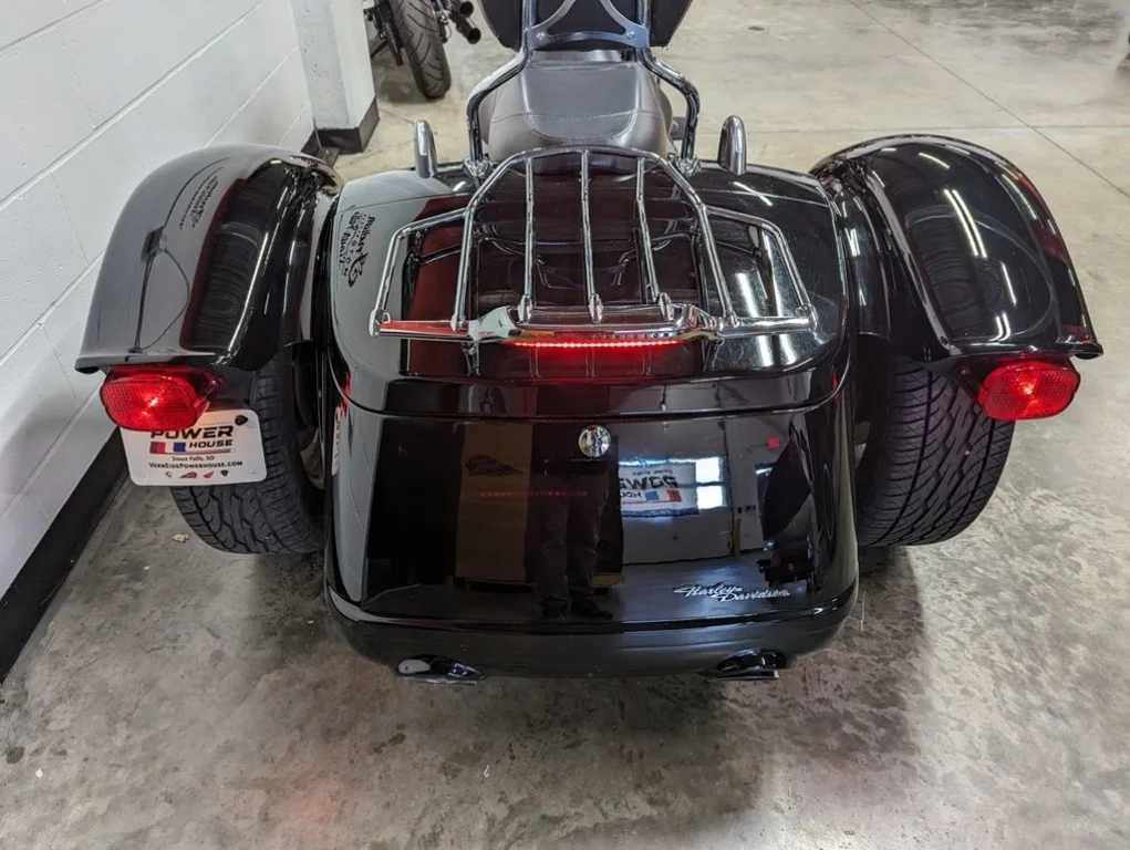 Used 2015 BLACK Harley-Davidson®  image 8