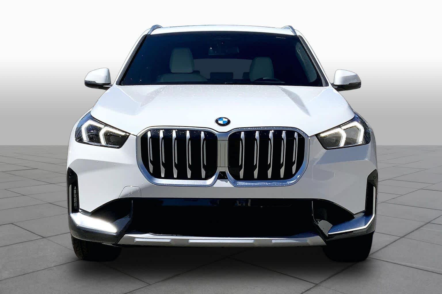 New 2026 Alpine White BMW xDrive28i image 3