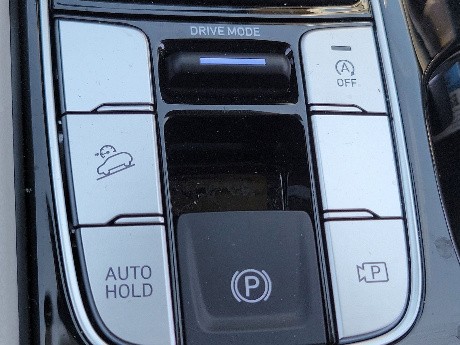Used 2025 Silver Hyundai SE image 17