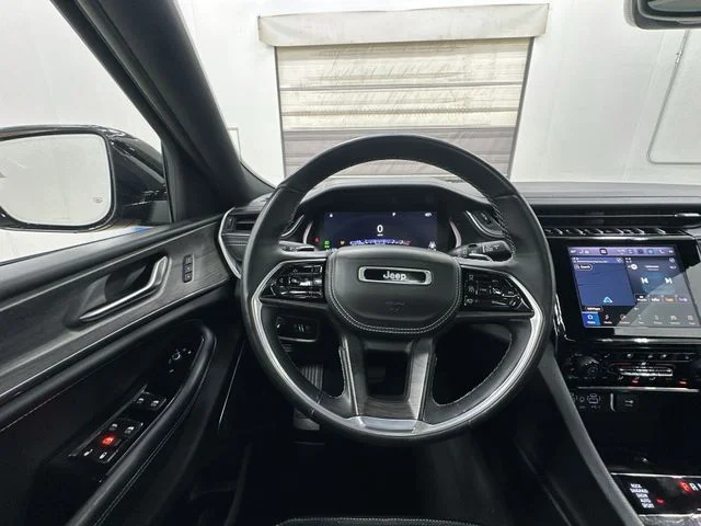Used 2022 Red Jeep Overland image 12