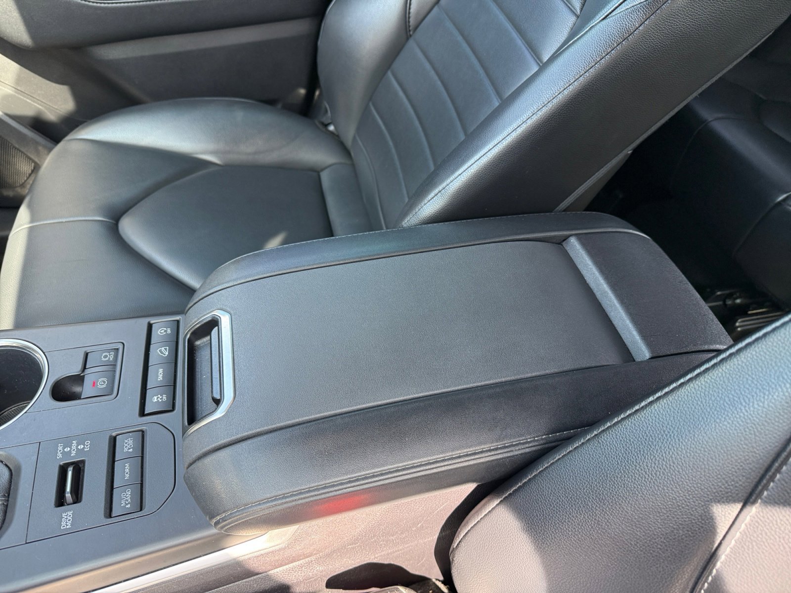 Used 2022 Midnight Black Metallic Toyota XLE image 14