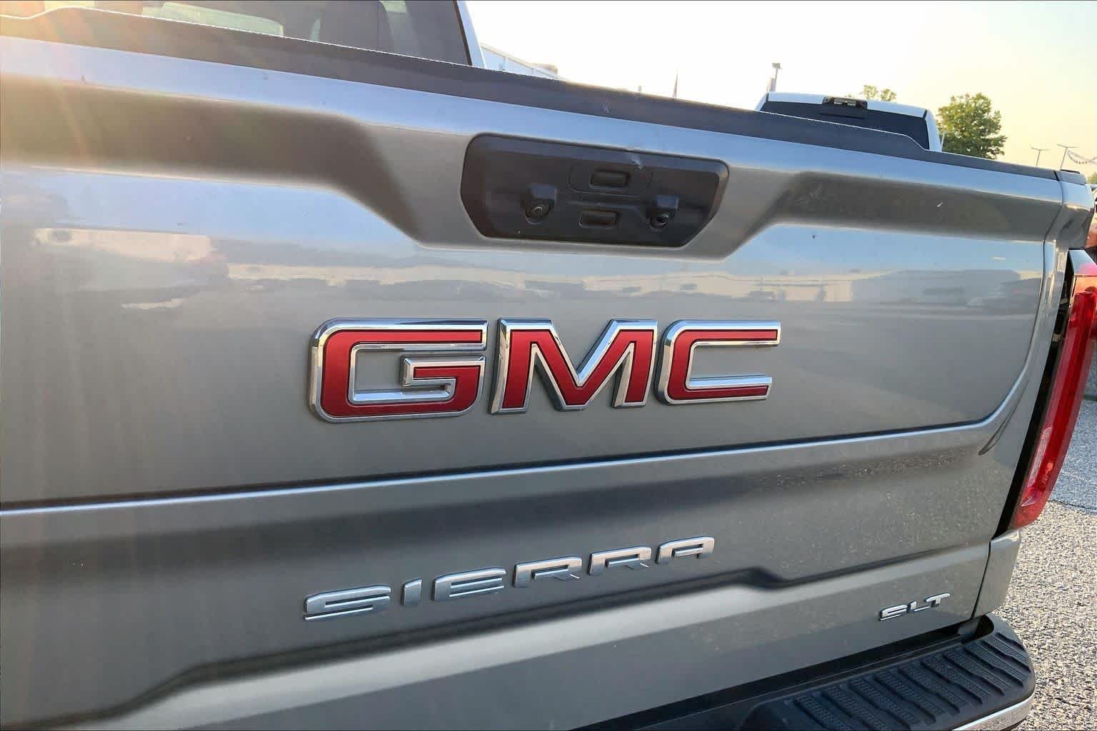 Used 2025 Sterling Metallic GMC SLT image 10