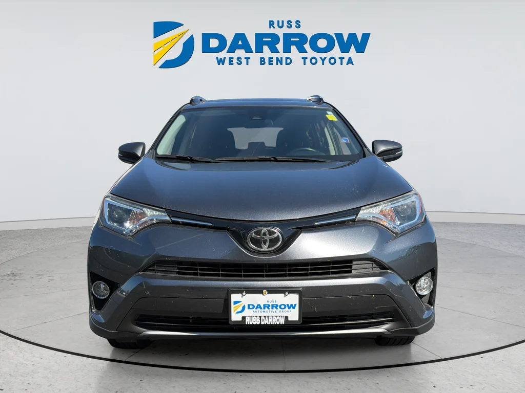Used 2018 Gray Toyota XLE image 7