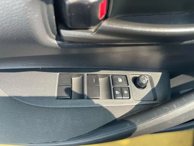 2025 Toyota Corolla LE - Photo 15