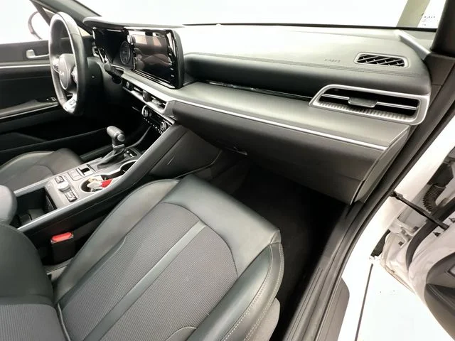 Used 2023 White Kia GT-Line image 13