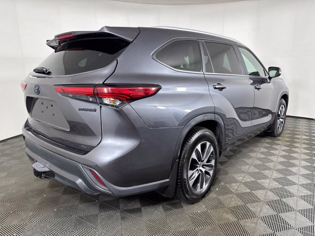 Used 2023 Gray Toyota XLE image 3