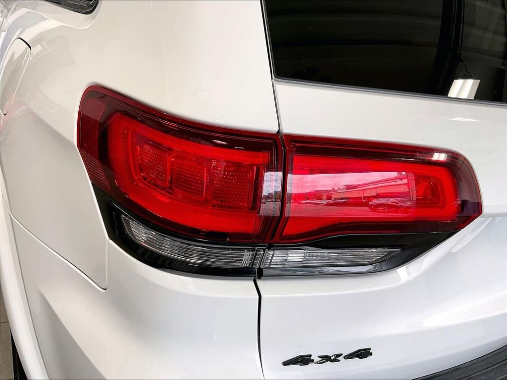 Used 2018 White Jeep Altitude image 33