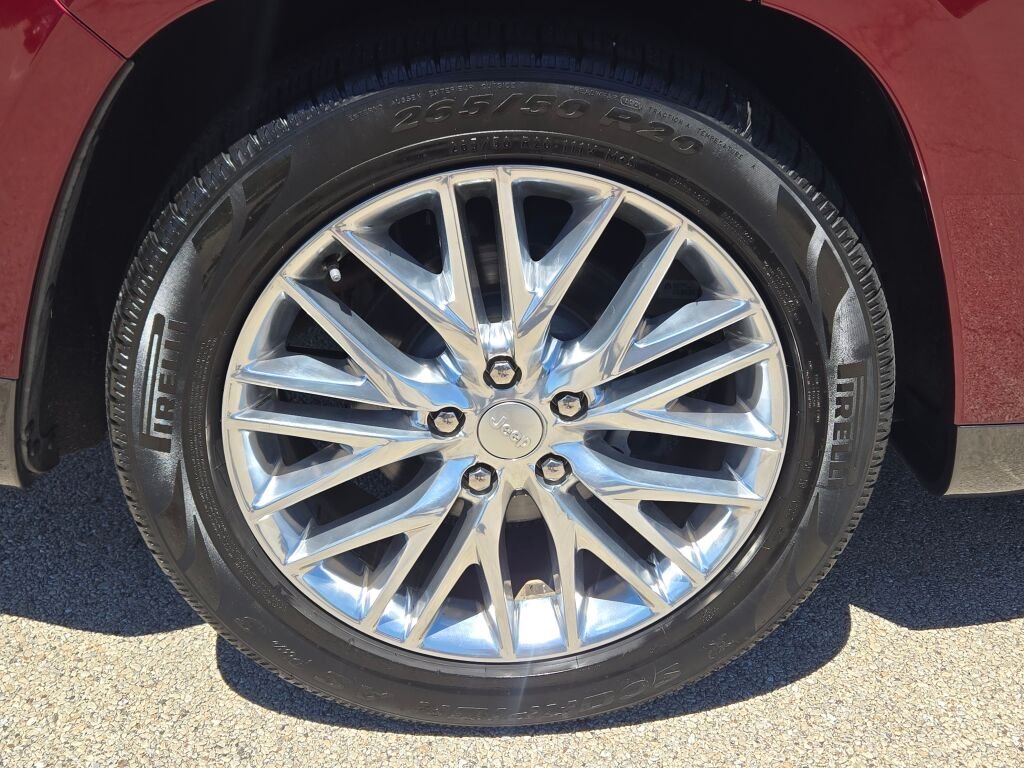 Used 2018 Red Jeep Summit image 11
