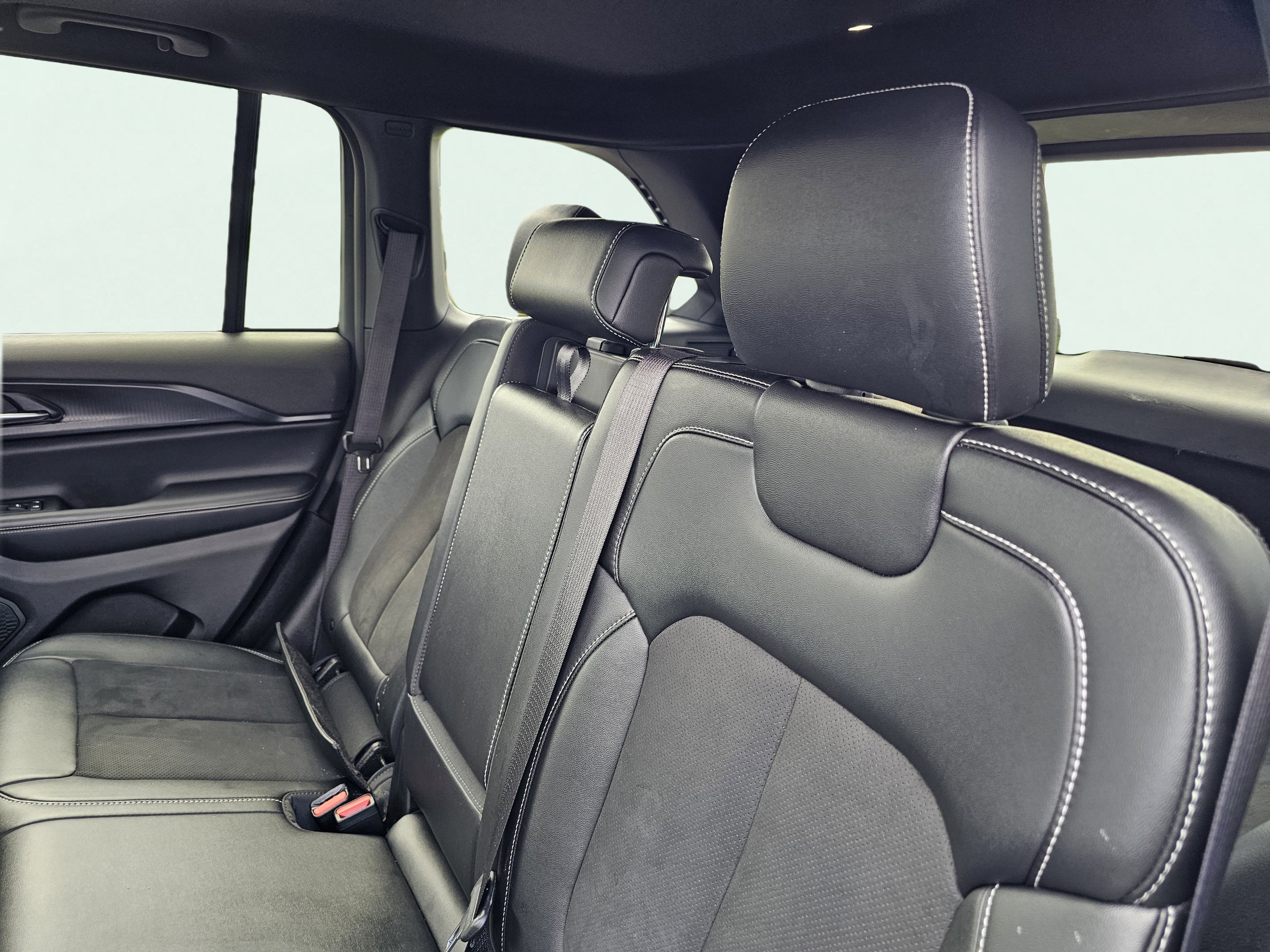 Used 2023 Silver Zynith Jeep Altitude image 32