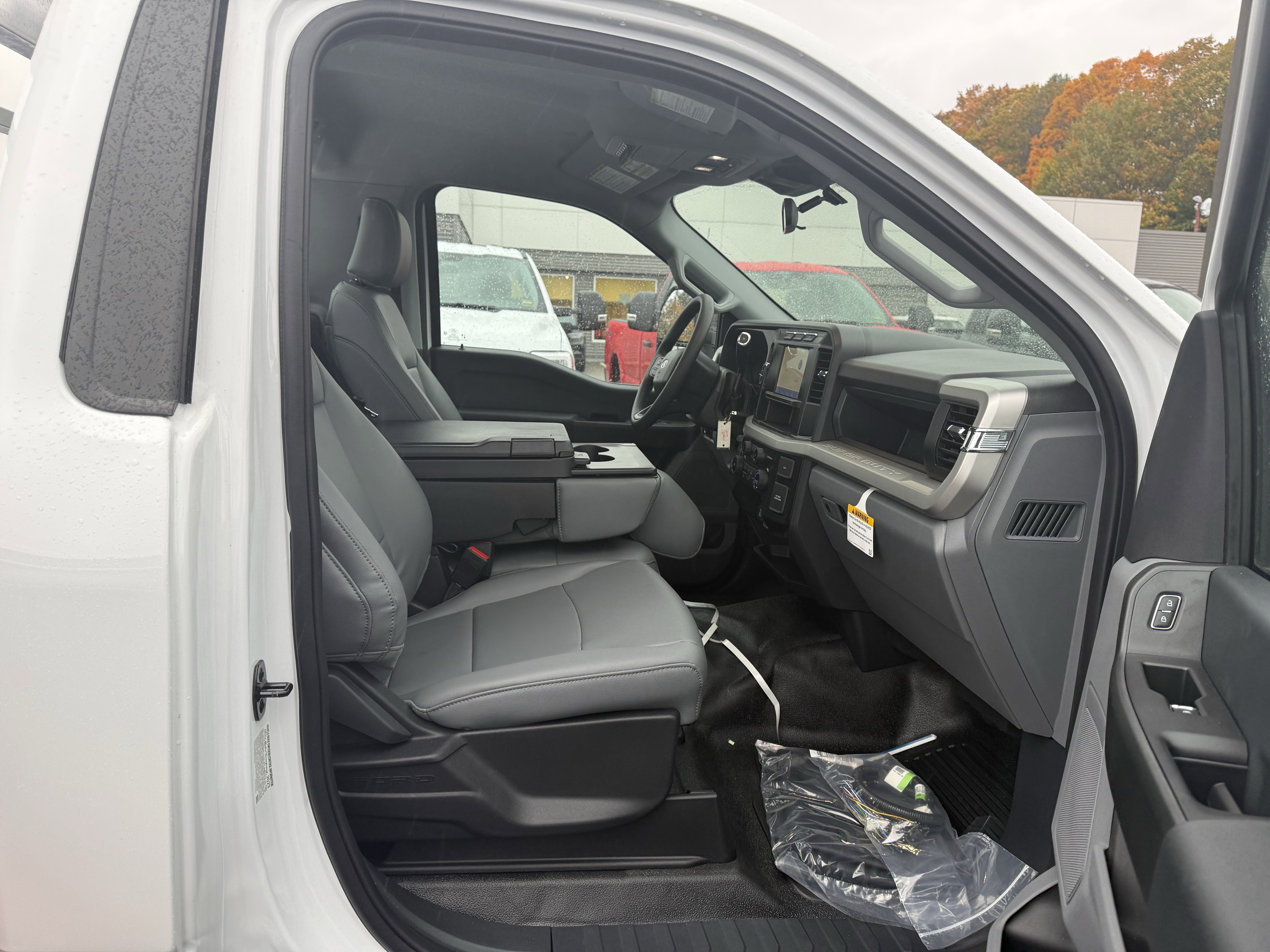 New 2023 Oxford White Ford XL image 3