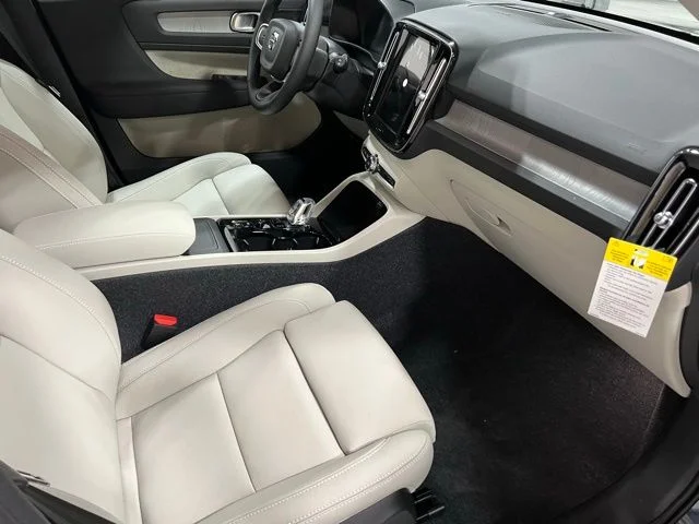 2026 Volvo XC40 Ultra - Photo 13
