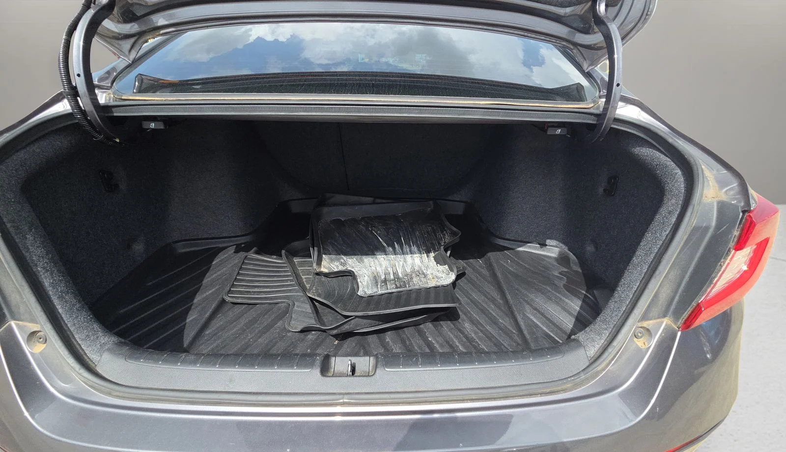 Used 2018 Gray Honda EX-L image 13