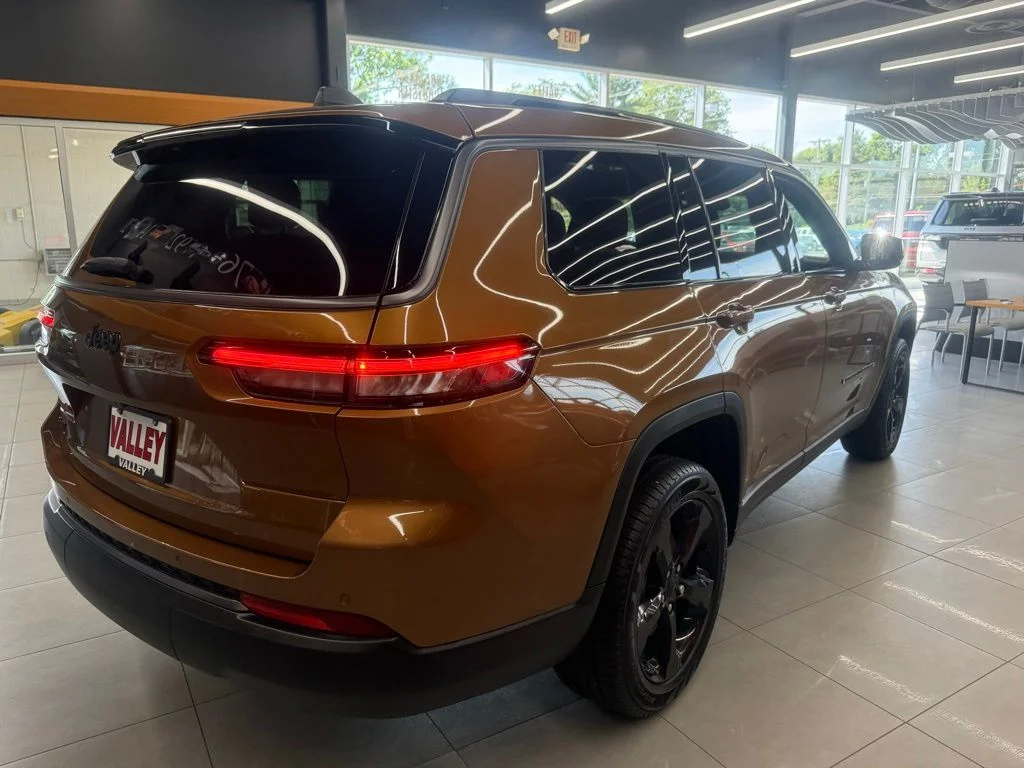 New 2026 Copper Shino Metallic Clear-Coat Exterior Paint Jeep Limited image 3