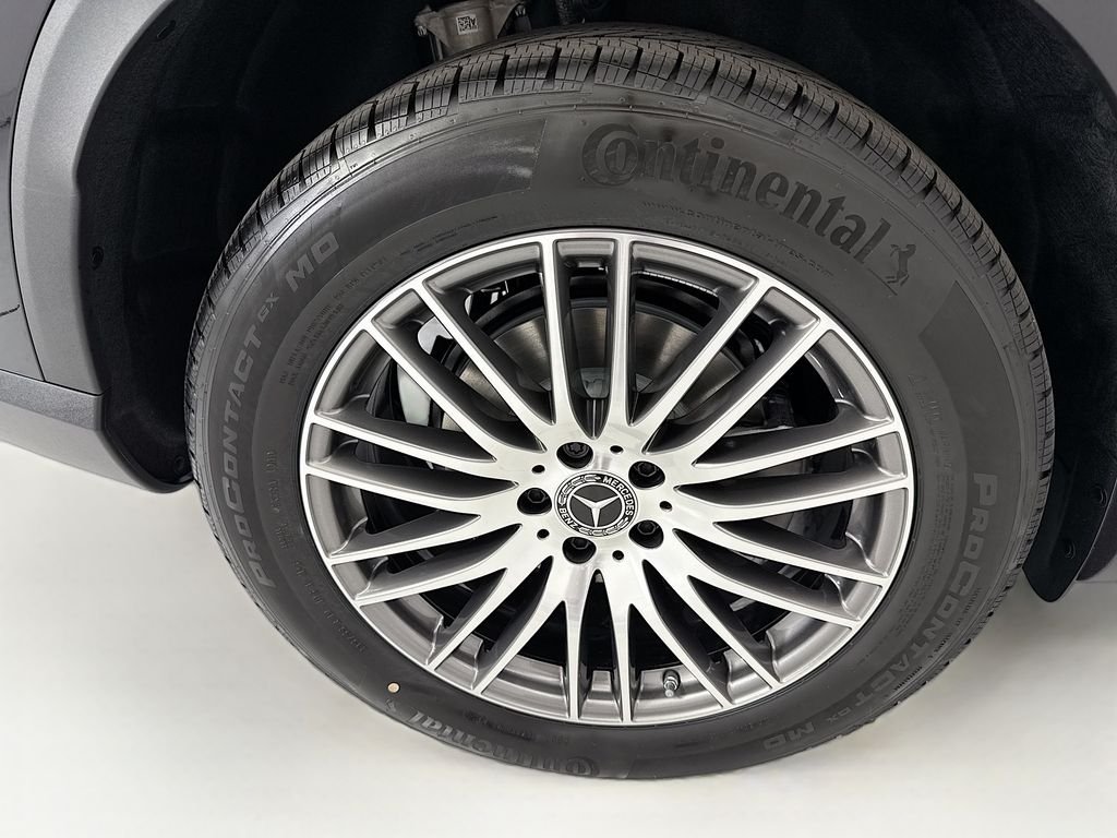 New 2026 Black Mercedes-Benz GLC 300 image 33