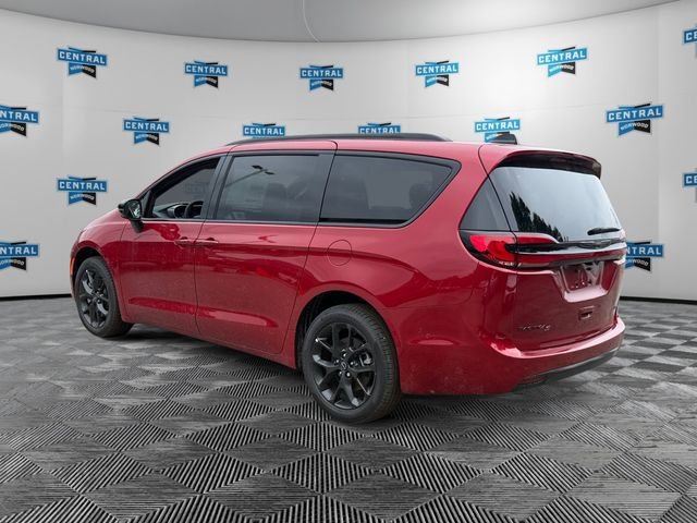 New 2026 Red Hot Pearl-Coat Exterior Paint Chrysler Select image 3