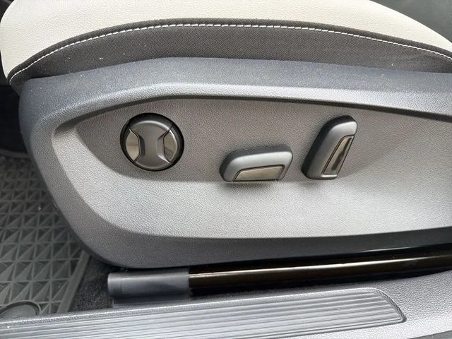 Used 2025 Silver Volkswagen 1.5T SE image 14