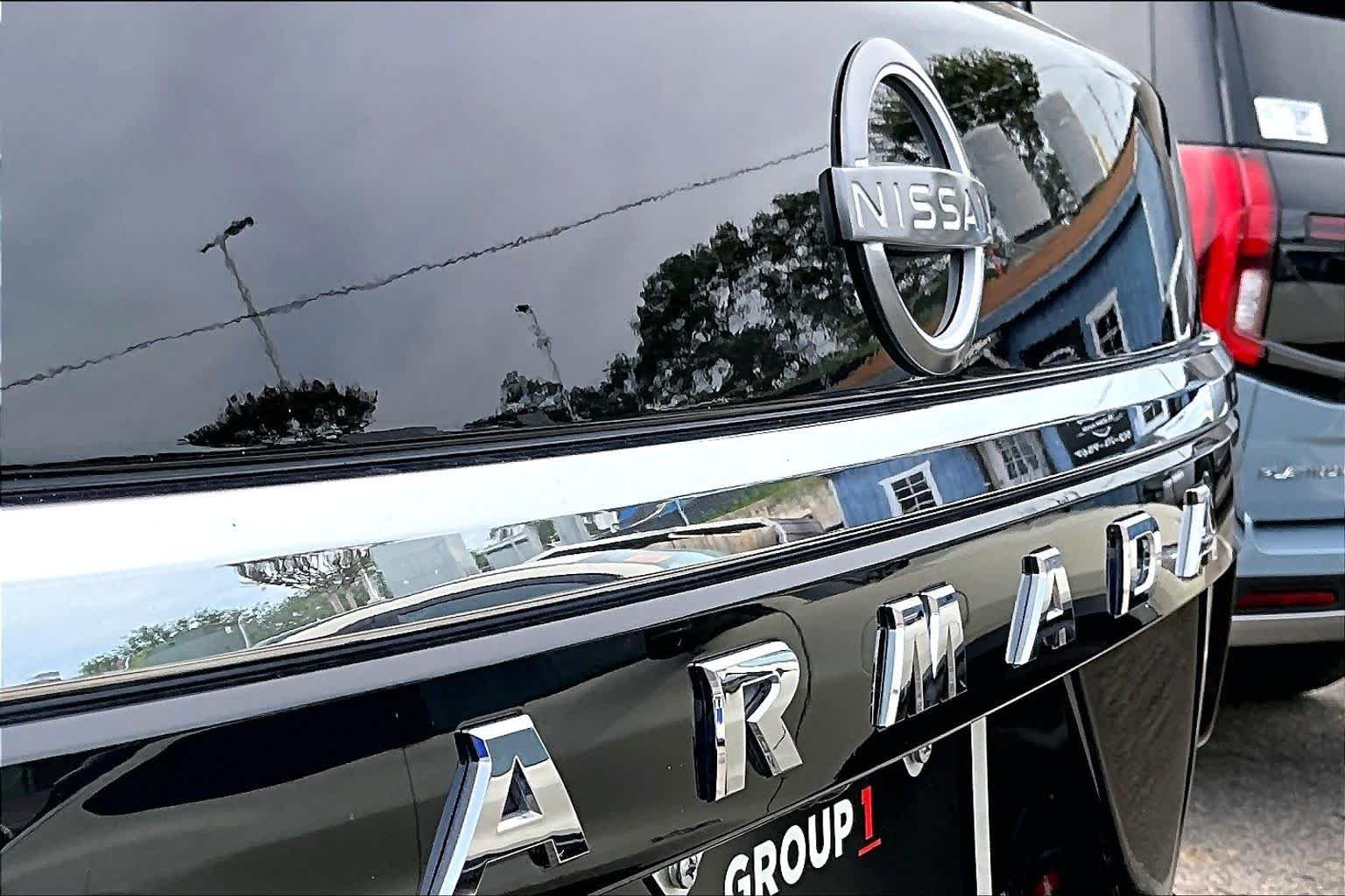 Used 2023 Super Black Nissan Platinum image 12