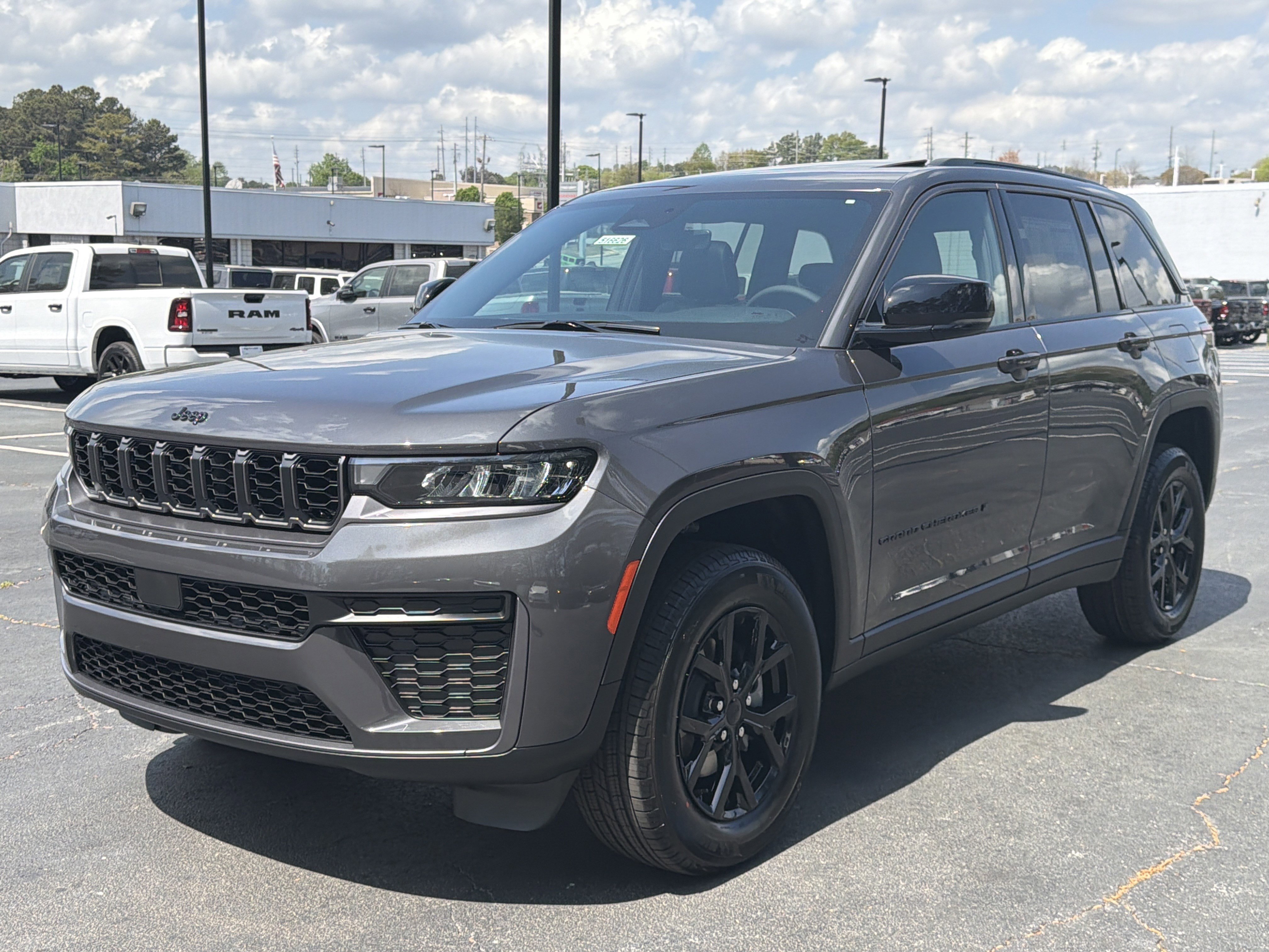 New 2026 Baltic Gray Metallic Clear-Coat Exterior Paint Jeep Altitude image 3