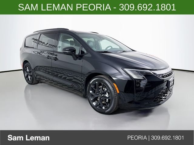 2027 Chrysler Pacifica Limited's photo