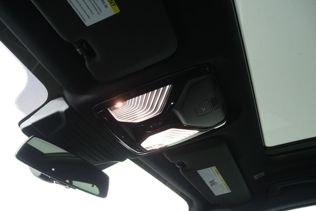 Used 2026 Mineral White Metallic BMW xDrive40i image 22
