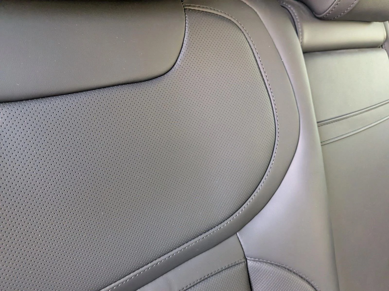 Used 2025 Fuji White Land Rover Dynamic SE image 14