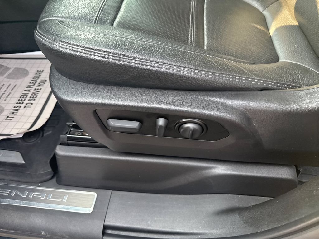 Used 2021 Hunter Metallic GMC Denali image 16