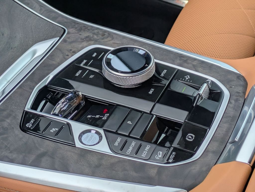 New 2026 Mineral White Metallic BMW xDrive40i image 16