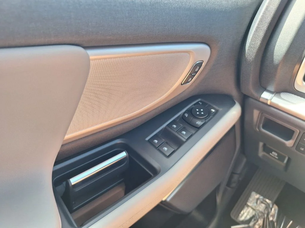 New 2027 Star White Metallic Tri-Coat Ford MAX Active image 19