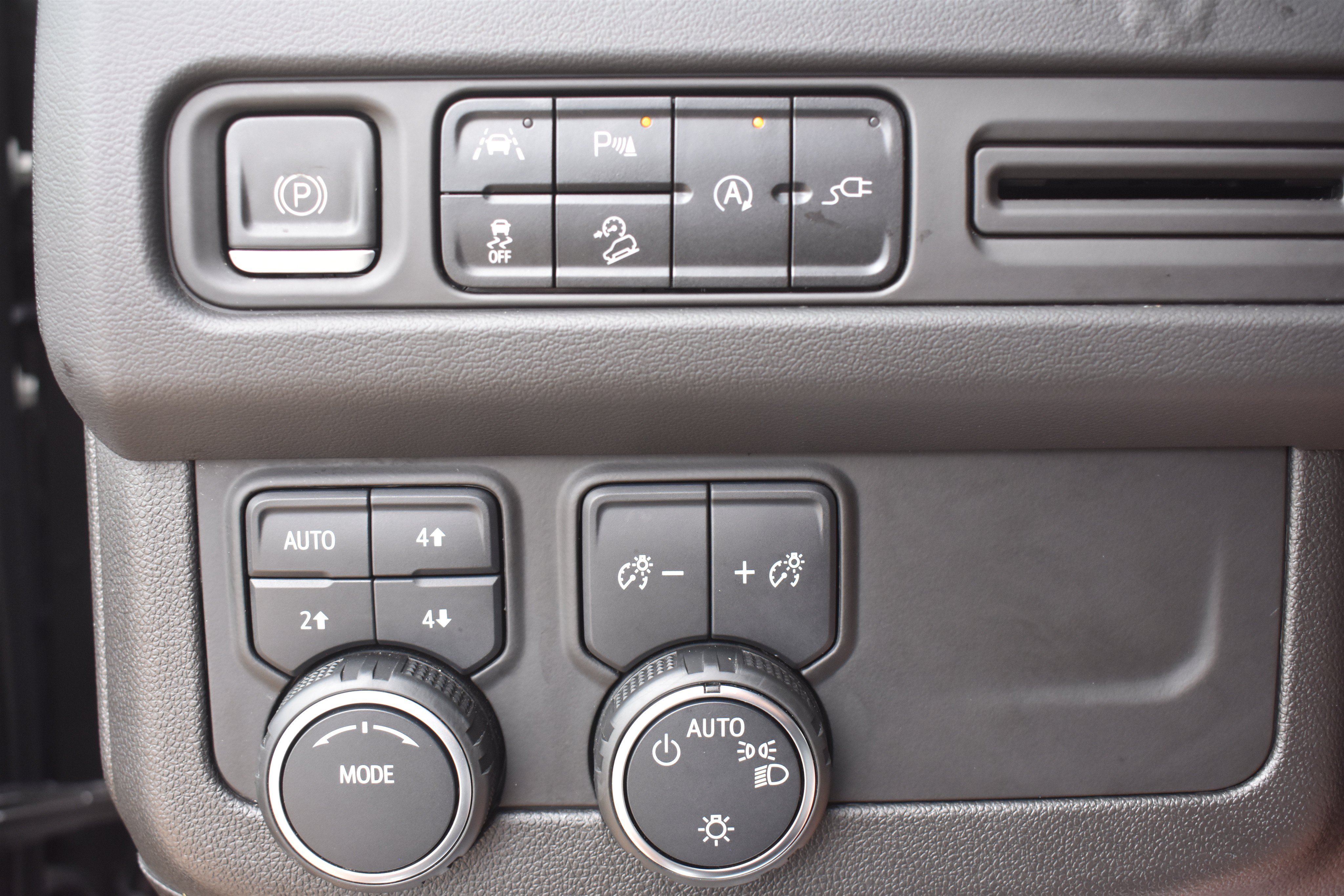 Used 2022 Dark Ash Metallic Chevrolet Z71 image 28