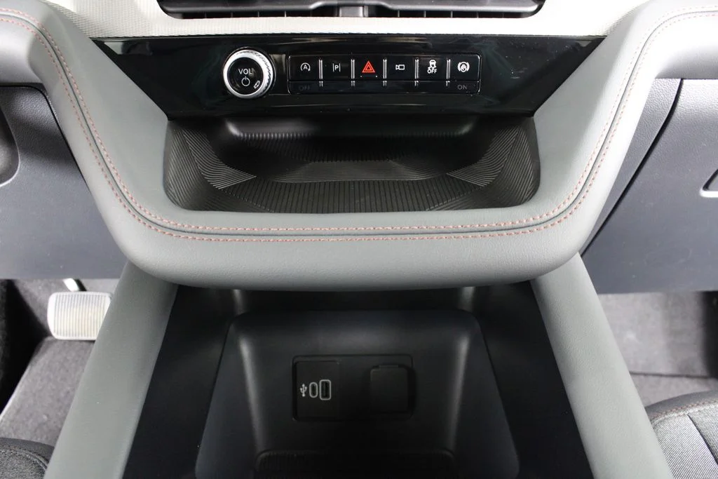 New 2026 Agate Black Metallic Ford Active image 28