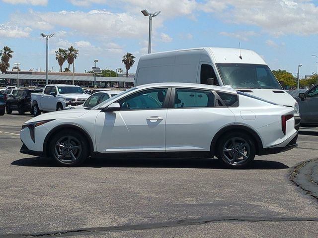 Used 2025 White Kia LXS image 5