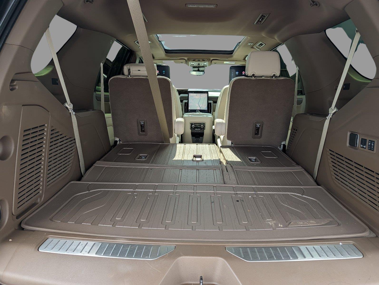 Used 2025 White Frost Tricoat GMC Denali image 31