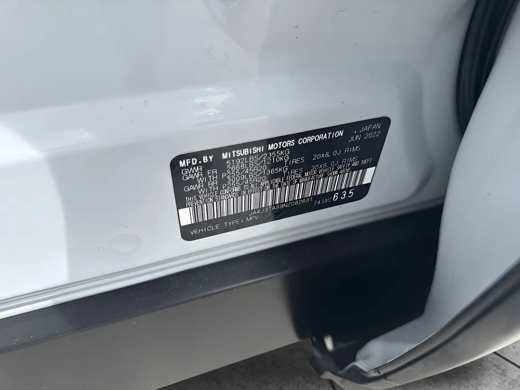 Used 2022 White Mitsubishi ES image 31