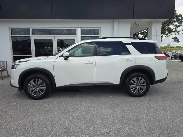 Certified Used 2025 Glacier White Nissan SV image 4