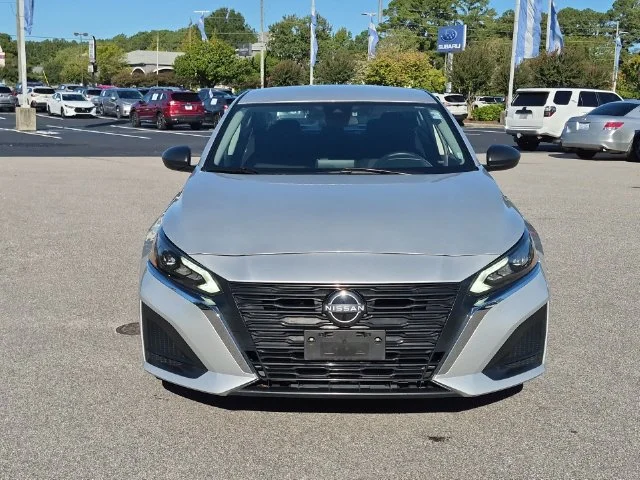 Used 2025 Silver Nissan 2.5 SV image 8