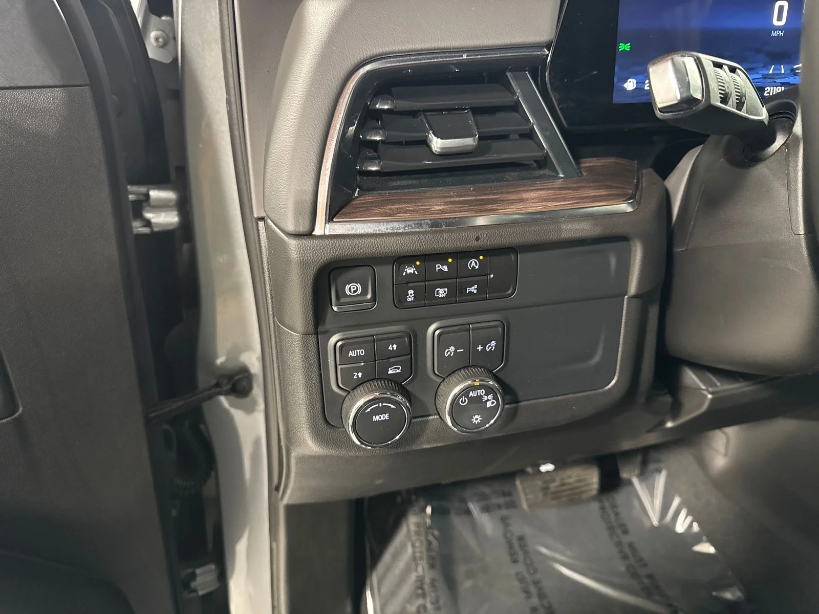 Used 2025 Gray Chevrolet LT image 17
