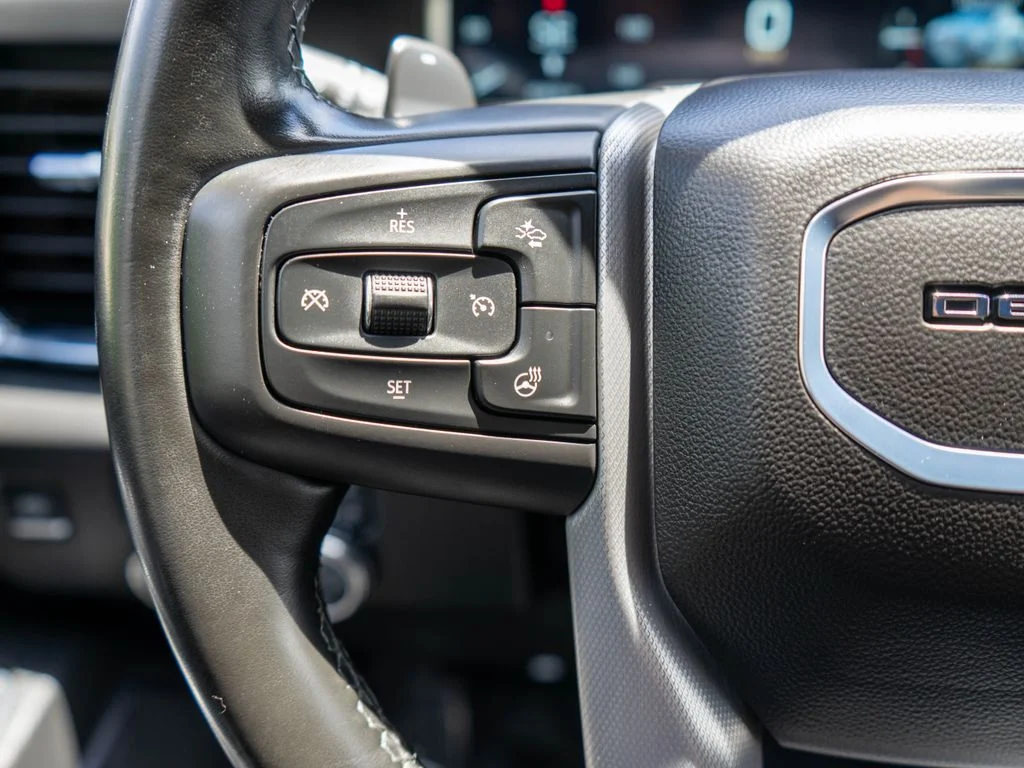 Used 2025 White GMC Denali image 22