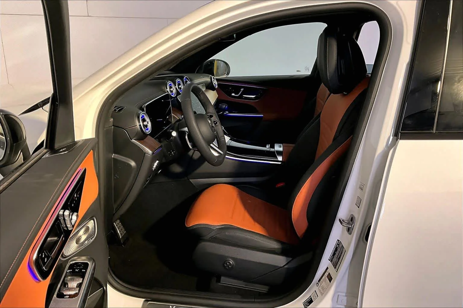New 2026 Polar White Mercedes-Benz GLC 300 image 13