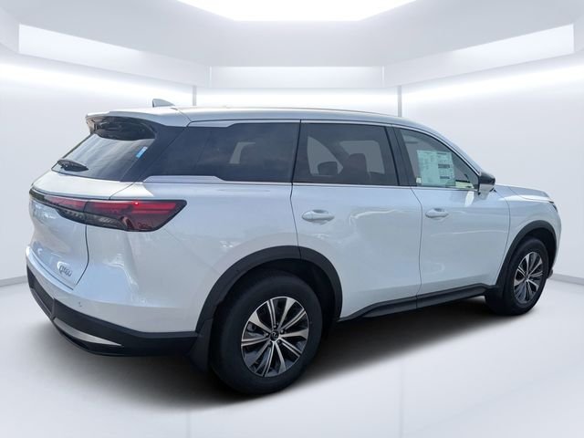 New 2027 RADIANT WHITE INFINITI Pure FWD image 3