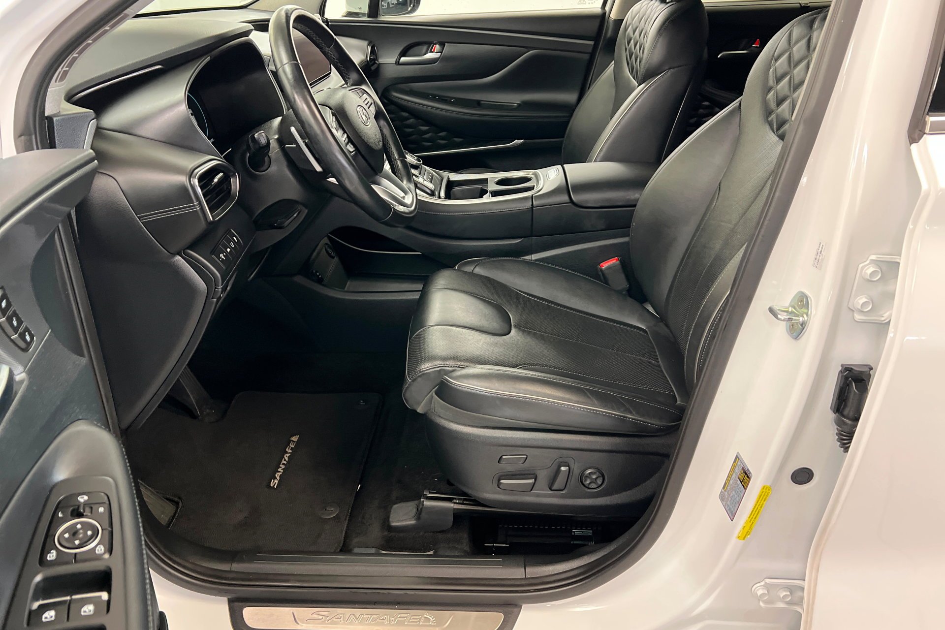 Used 2022 Quartz White Hyundai Limited image 18