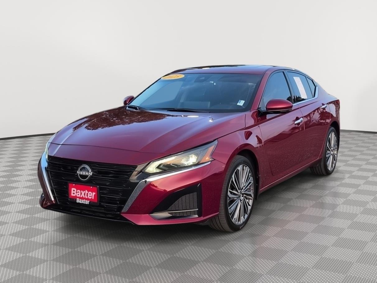 Used 2025 Scarlet Ember Nissan SL image 16