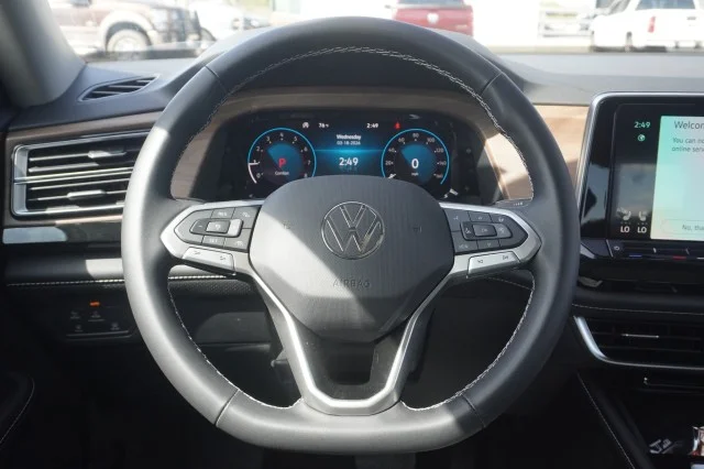 New 2026 Opal White Pearl Volkswagen 2.0T SE W/TECHNOLOGY image 24