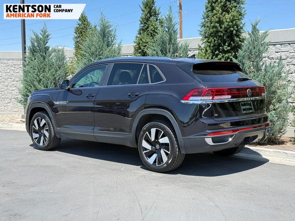Used 2025 Black Volkswagen 2.0T SE w/Technology image 5
