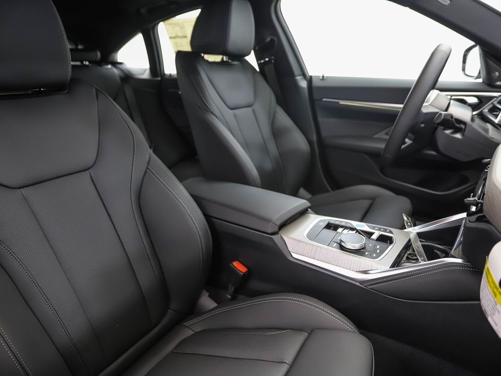2025 BMW i4 M50 - Photo 31