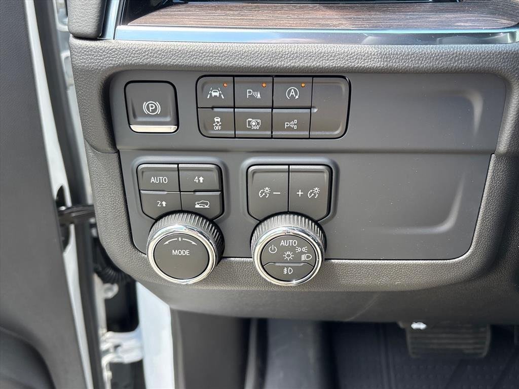 2026 Chevrolet Suburban LT - Photo 19