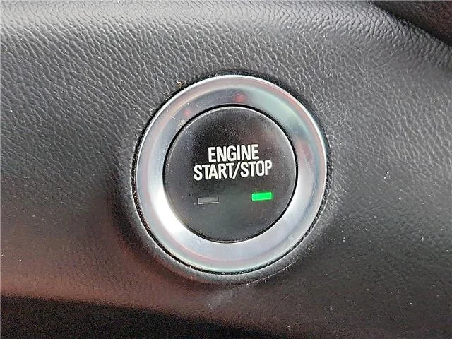 Used 2023 Red GMC SLT Front-Wheel Drive image 17