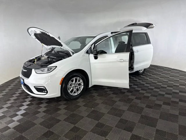 Used 2024 White Chrysler Touring L image 12