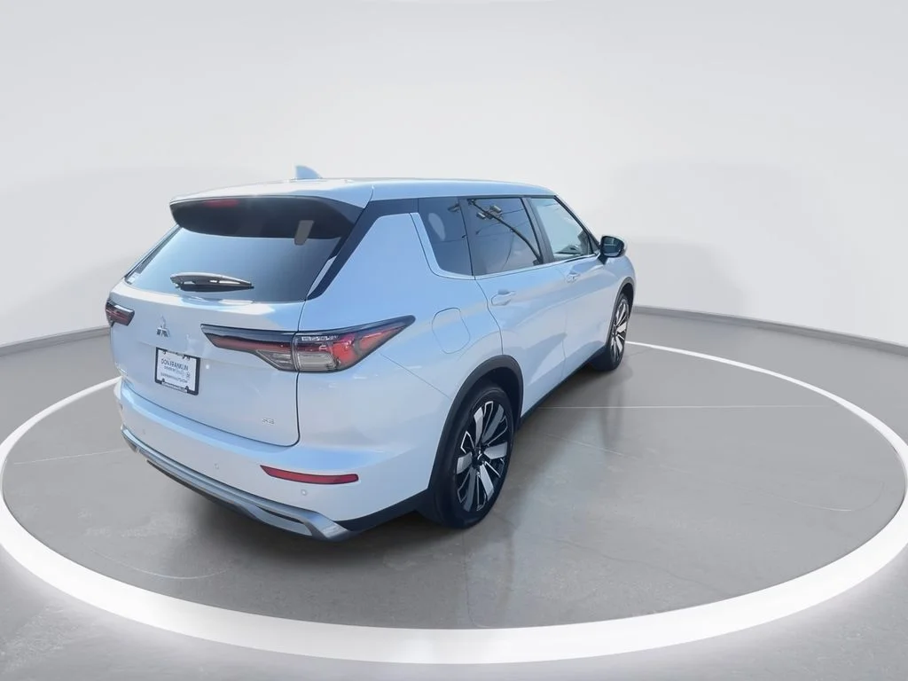 2025 Mitsubishi Outlander SE - Photo 8