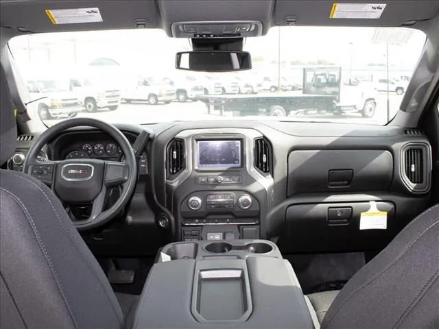2025 GMC Sierra 3500 Chassis Cab Pro - Photo 18